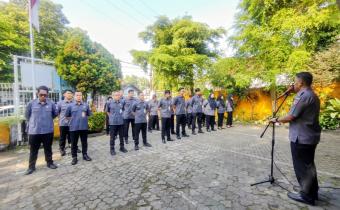 Tingkatkan Kedisiplinan, Kasek Bawaslu Pati Tekankan Profesionalisme dalam Apel Pagi