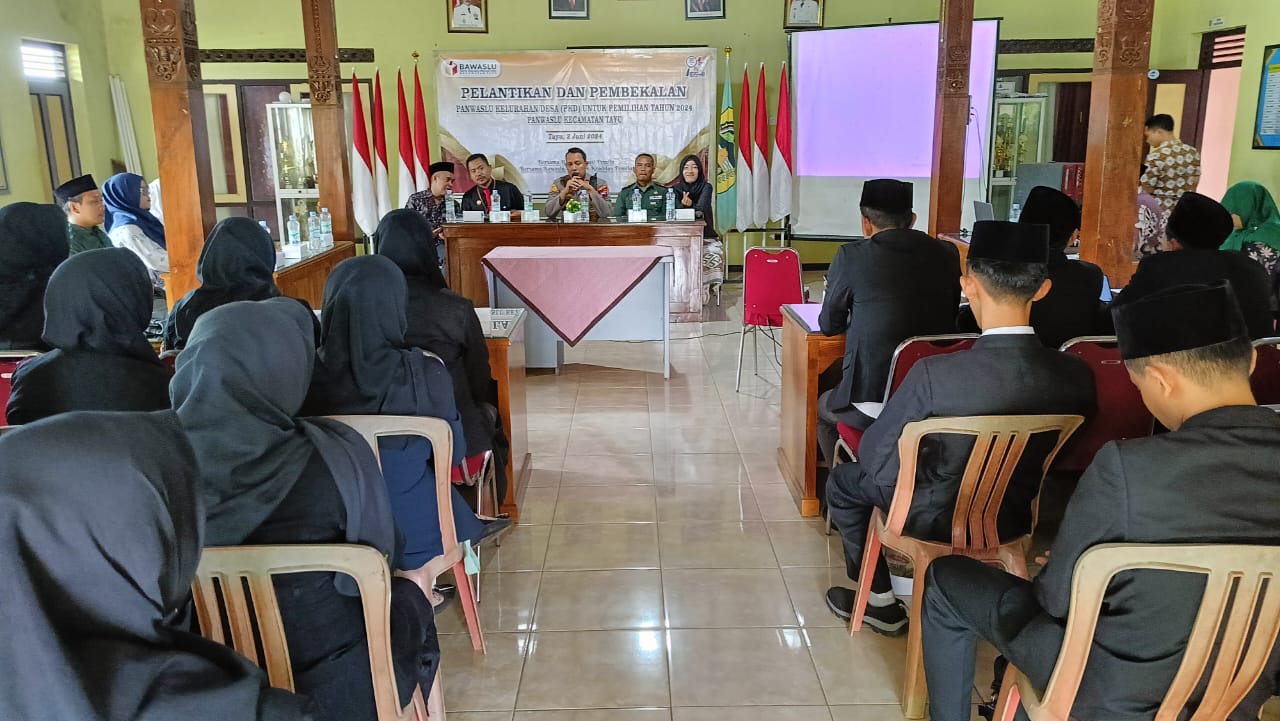 Ketua Bawaslu Kabupaten Pati mengambil bagian dalam pengawasan acara pelantikan dan pembekalan anggota PKD yang berlangsung di salah satu kecamatan di Kabupaten Pati