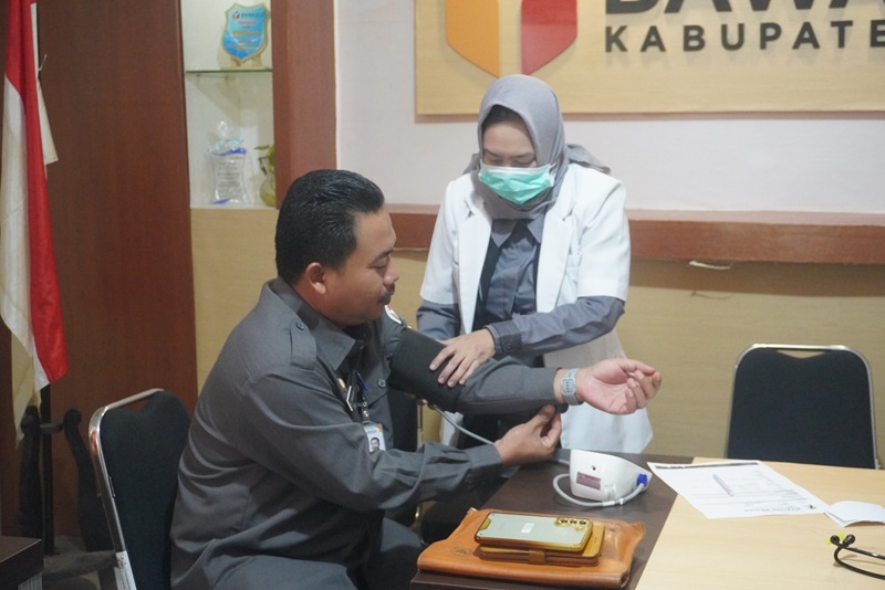 Dari Darah Hingga Tes Buta Warna, Bawaslu Pati Lakukan Medical Check Up
