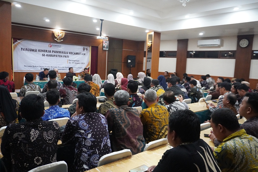 Bawaslu Pati Beri Apresiasi kepada Panwascam Terbaik Sebelum Dibubarkan