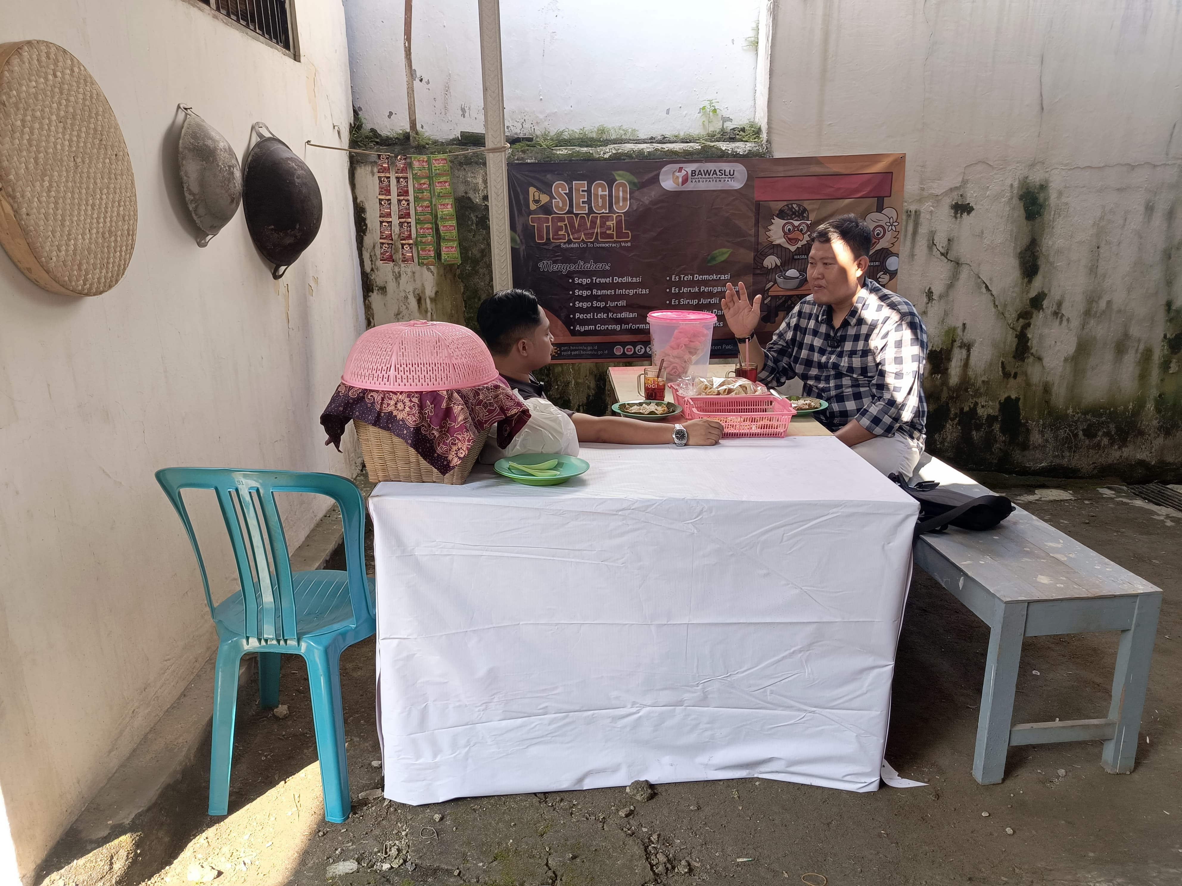 Bawaslu Pati Resmi Launching Warung Sego Tewel