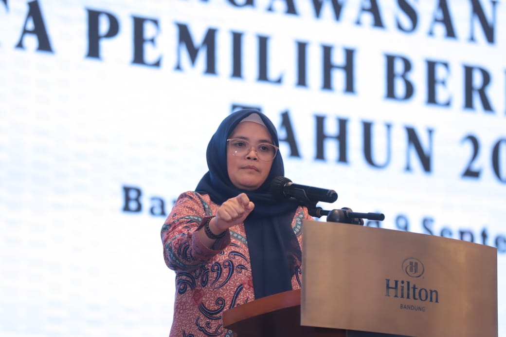 Anggota Bawaslu Lolly Suhenty pada Rapat Koordinasi Evaluasi Pengawasan Pemutakhiran Data Pemilih Berkelanjutan Tahun 2025 di Kota Bandung, Jawa Barat, Senin (8/9/2025)/Foto: Publikasi dan Pemberitaan Bawaslu