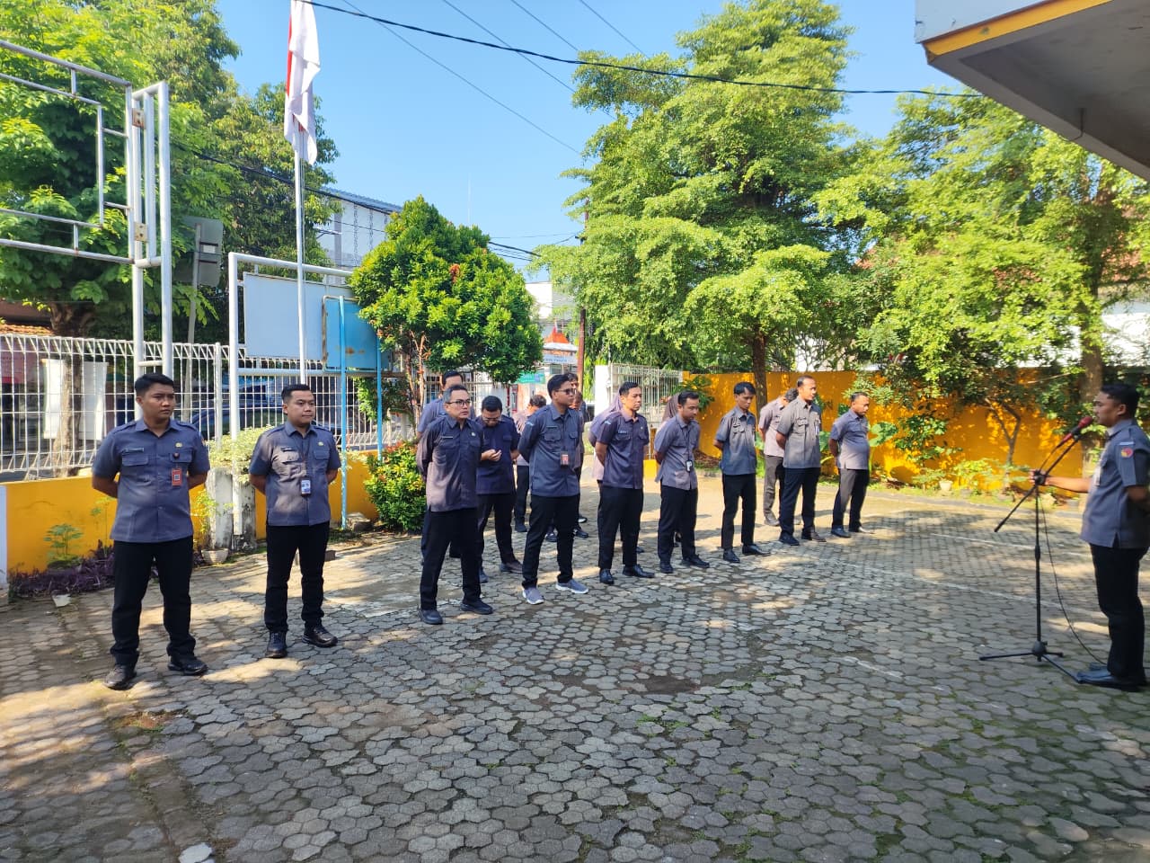 Kepala Sekretariat Bawaslu Pati Sampaikan Tiga Pesan Kehidupan di Apel Pagi