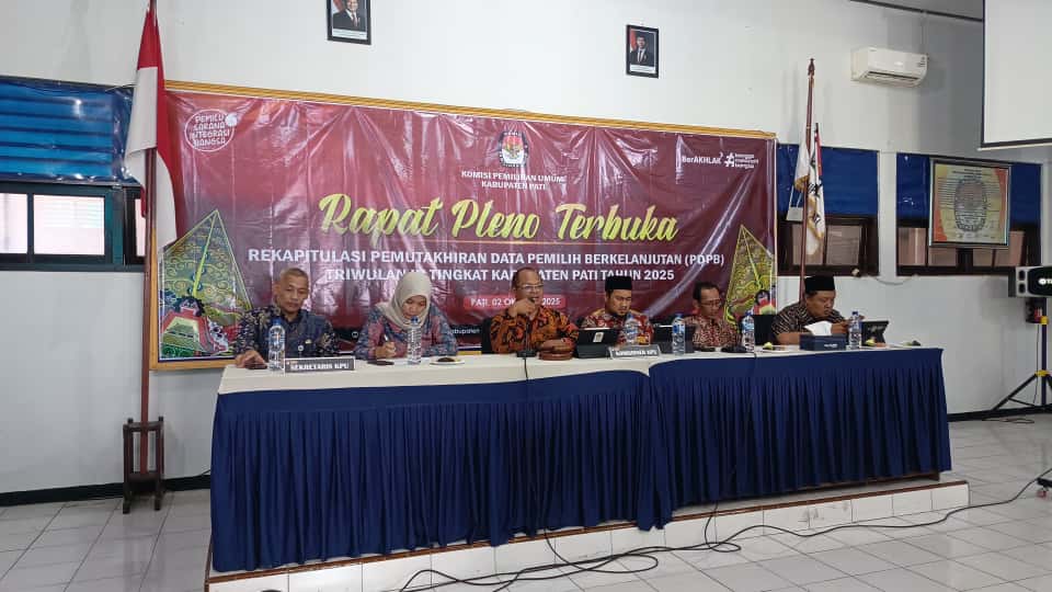 Bawaslu Pati menghadiri dan lakukan pengawasa Rapat Pleno Terbuka Rekapitulasi PDPB TW III 