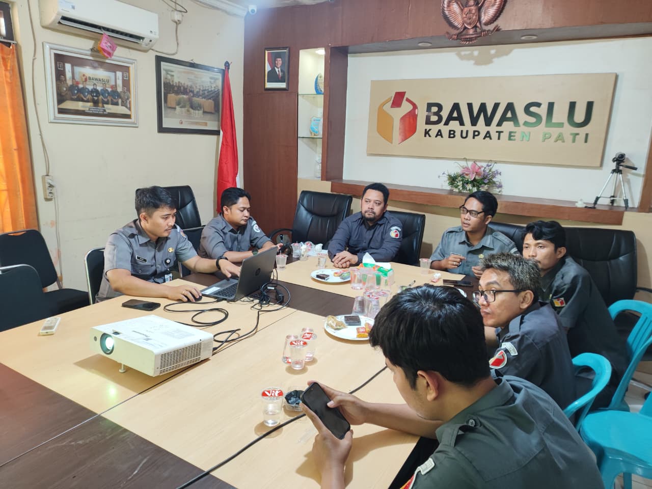 Dukung Keterbukaan Informasi, Bawaslu Pati Rapatkan Penyusunan DIP 2026