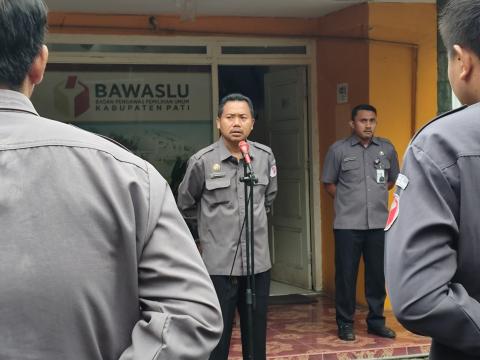 Pimpin Apel Perdana 2026, Ketua Bawaslu Pati Ingatkan Jajaran Soal Status Lembaga Permanen
