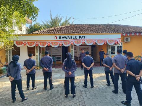 Melalui Apel Pagi Jajaran Bawaslu Pati Bersiap Rancang Program Pengisi Hari Kemerdekaan