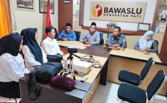 Penyambutan 3 (Tiga) CPNS di Kantor Bawaslu Pati
