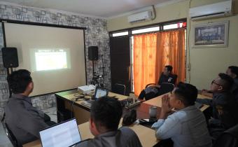 Koordinator Divisi P2H Zainal Abidin, Kasubag Pengawasan M. Fahrudin dan juga Staf Subbagian Pengawasan mengikuti Evaluasi Pengawasan PDPB Triwulan II Tahun 2025