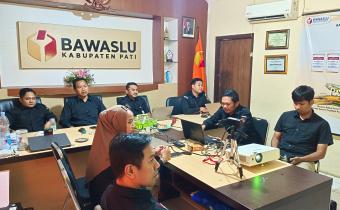 Jajaran Bawaslu Pati Mengikuti Rapat Pembahasan Perubahan RAB Bawaslu Kabupaten/Kota Pasca Relaksasi Anggaran