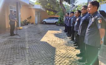 Pimpin Apel Pagi Kepala Sekretariat Bawaslu Pati Wajibkan Seluruh Staf Susun Laporan WFH